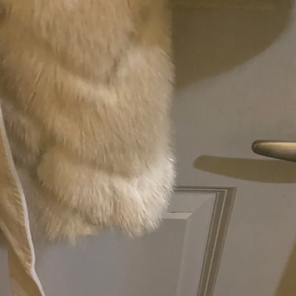 VINTAGE WHITE MINK AND LEATHER COAT - Picture 10 of 15